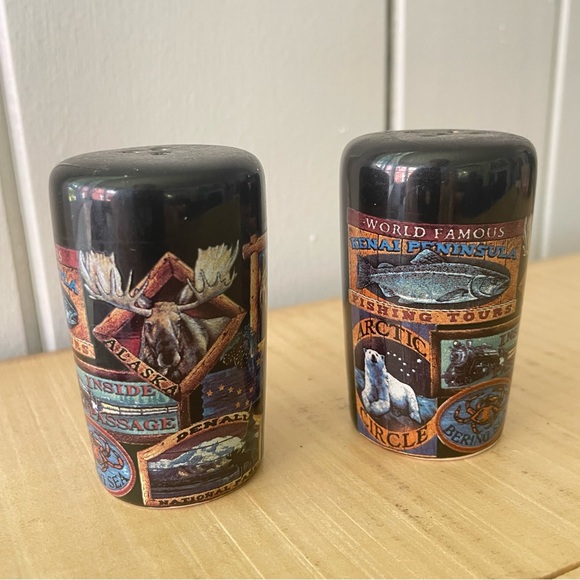 Other - LAST CHANCE Wildlife Alaska Salt & Pepper Shakers Kitchen Dining Table Outdoor